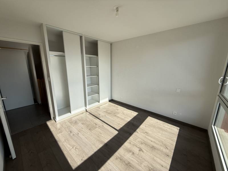 Chambre avec placard 