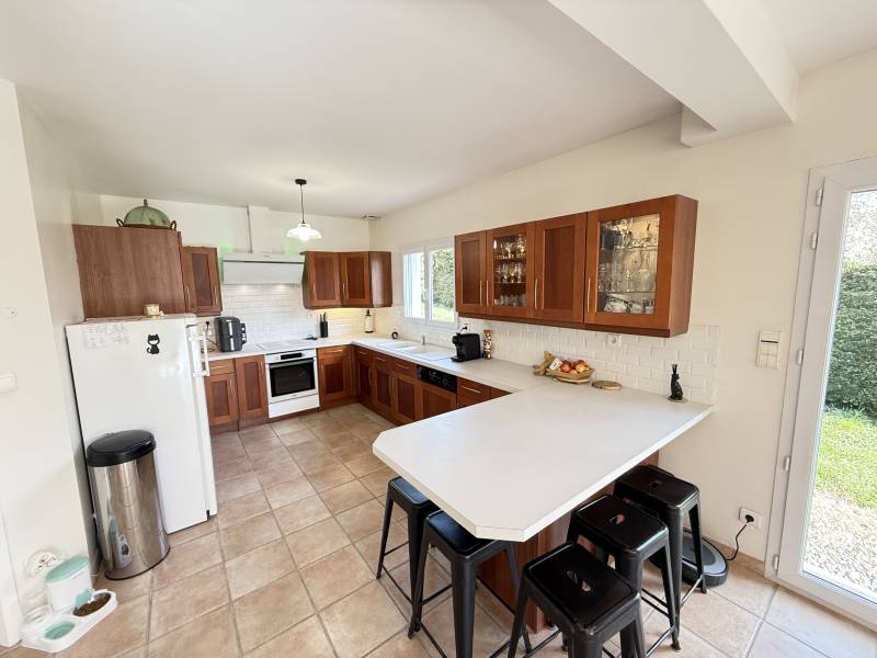 Cuisine ouverte et équipée 