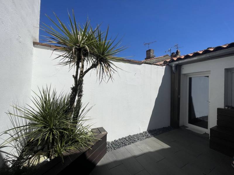 Petite terrasse et devanture 