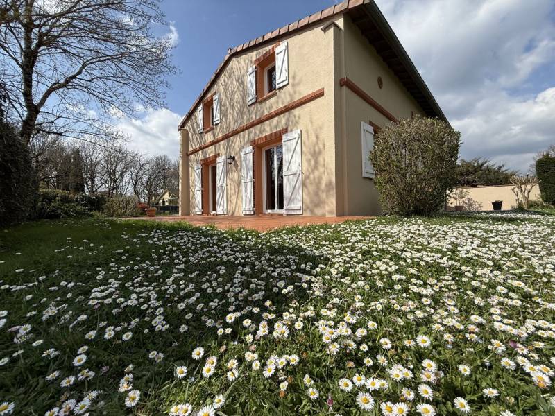 Maison de type Toulousaine proche du centre et de ses commerces, de la gare de Brax et de l'accès à la forêt de Bouconne