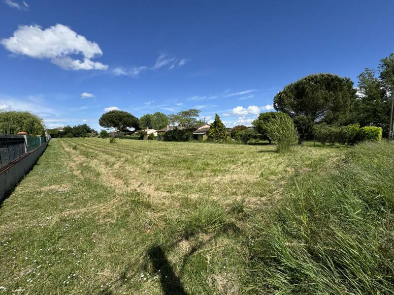 Menville Terrain plat 2734 m² à bâtir proche Lévignac sur Save (31530)
