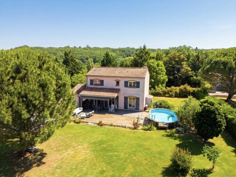 Montaigut sur Save belle maison familiale de plus de 124 m² sur magnifique parcelle arborée de plus de 1500 m² avec piscine