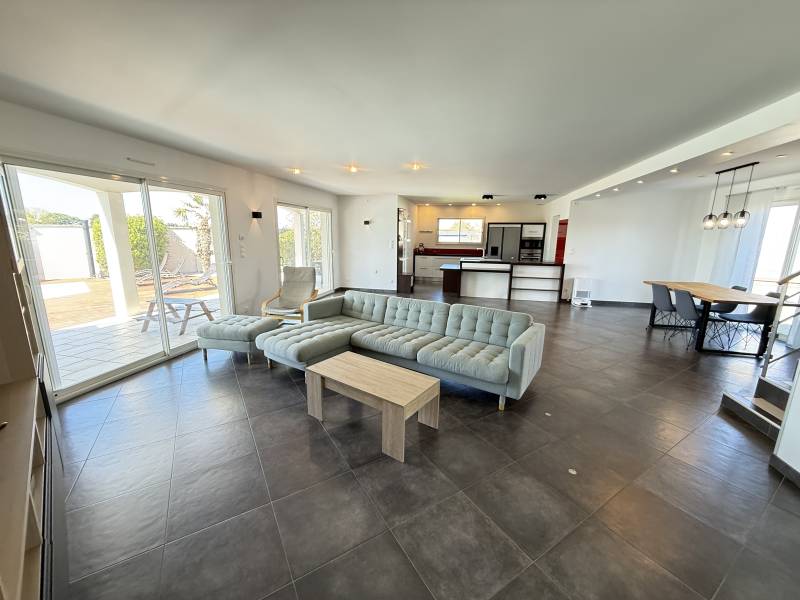 LARGE SEJOUR AVEC VUE