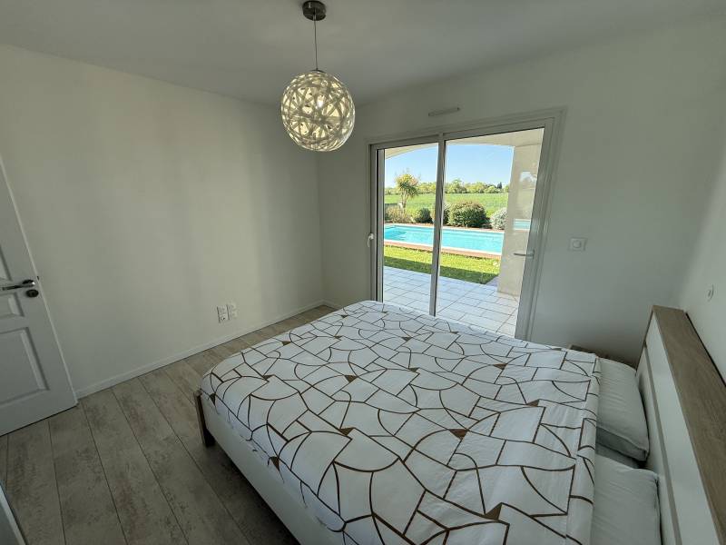 CHAMBRE  EN REZ DE CHAUSSEE