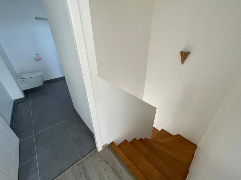 Etage avec 3 chambres placards 