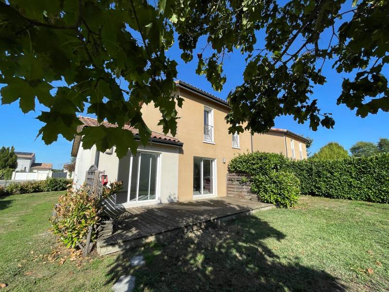 Maison récente au calme 