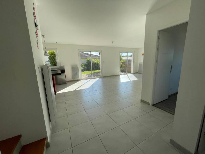 Acces cellier et garage 