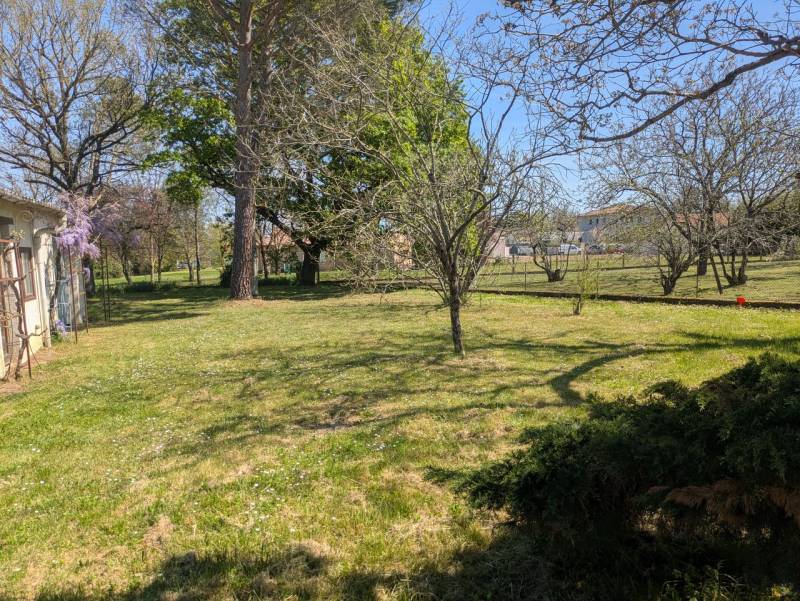 Brax en coeur de village terrain viabilisé