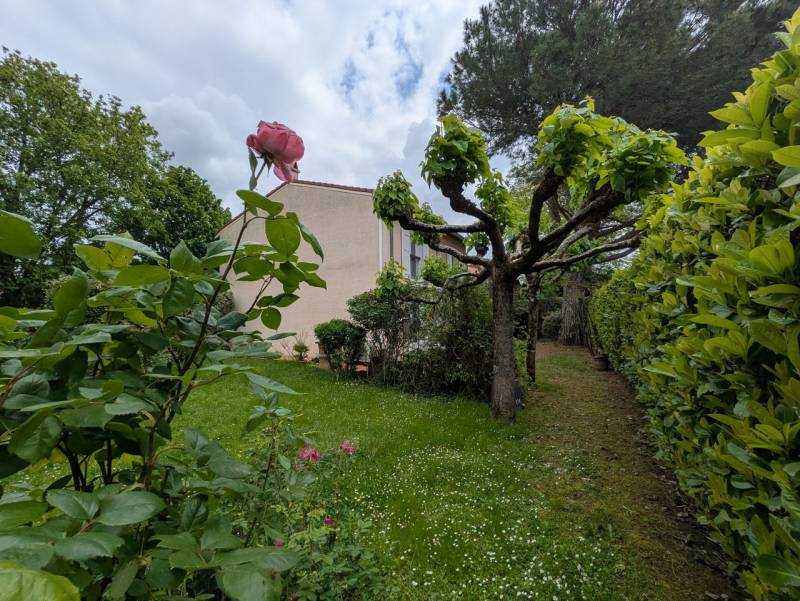 Pibrac Maison située en impasse  dans un quartier calme et résidentiel proche gare  ouest Toulouse