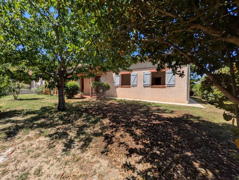 Maison de plain pied sur joli jardin 700 m²