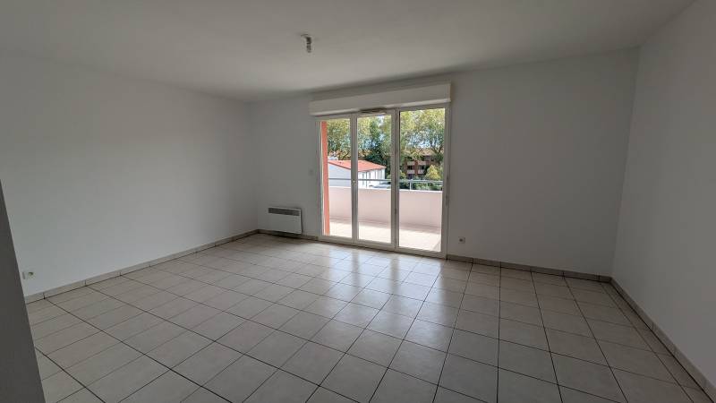 Leguevin Appartement traversant T3  au deuxième et dernier étage Ouest Toulouse Haute Garonne Occitanie