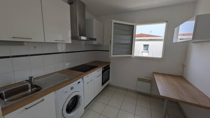 Leguevin Appartement traversant T3  au deuxième et dernier étage Ouest Toulouse Haute Garonne Occitanie