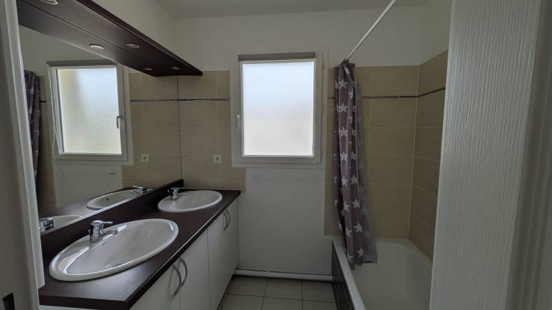 Leguevin Appartement traversant T3  au deuxième et dernier étage Ouest Toulouse Haute Garonne Occitanie