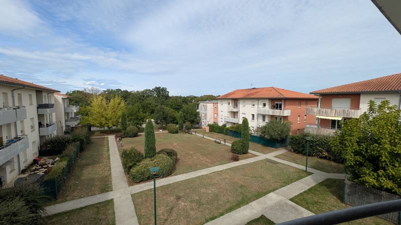 Leguevin Appartement traversant T3  au deuxième et dernier étage Ouest Toulouse Haute Garonne Occitanie