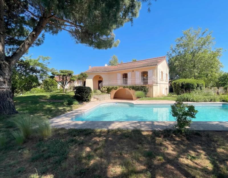 Leguevin, belle et vaste maison familiale sur  grand terrain  de 1600 m² avec pisicne
