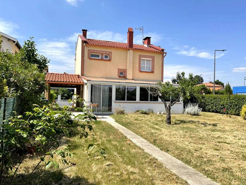 Leguevin Maison familiale dans un quartier calme