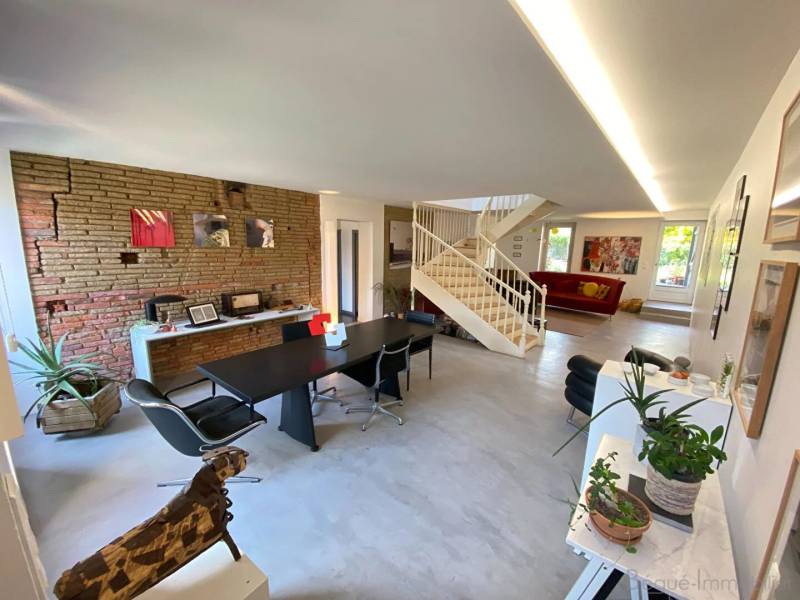 Pibrac ouest Toulouse. Magnifique maison de village rénovée avec gout alliant le charme de l'ancien et le confort de la modernité. Ouest Toulouse Occitanie Haute Garonne