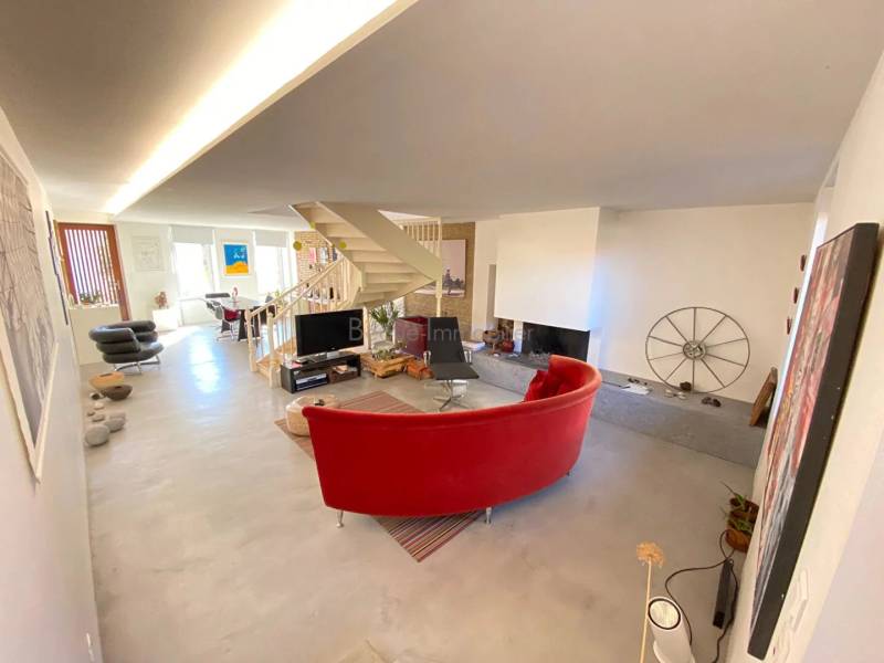 Pibrac ouest Toulouse. Magnifique maison de village rénovée avec gout alliant le charme de l'ancien et le confort de la modernité. Ouest Toulouse Occitanie Haute Garonne