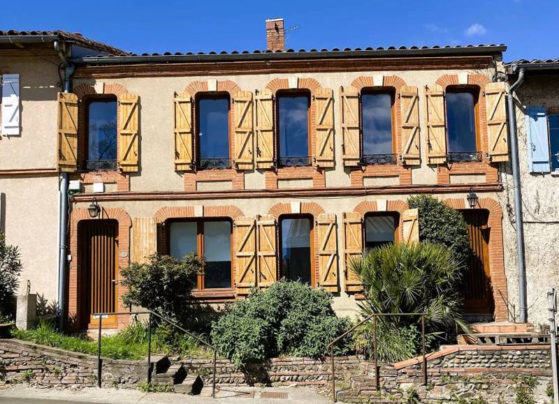 Pibrac ouest Toulouse. Magnifique maison de village rénovée avec gout alliant le charme de l'ancien et le confort de la modernité. Ouest Toulouse Occitanie Haute Garonne