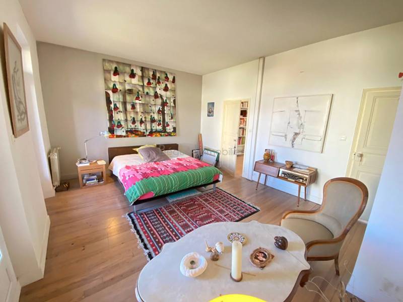 Pibrac ouest Toulouse. Magnifique maison de village rénovée avec gout alliant le charme de l'ancien et le confort de la modernité. Ouest Toulouse Occitanie Haute Garonne