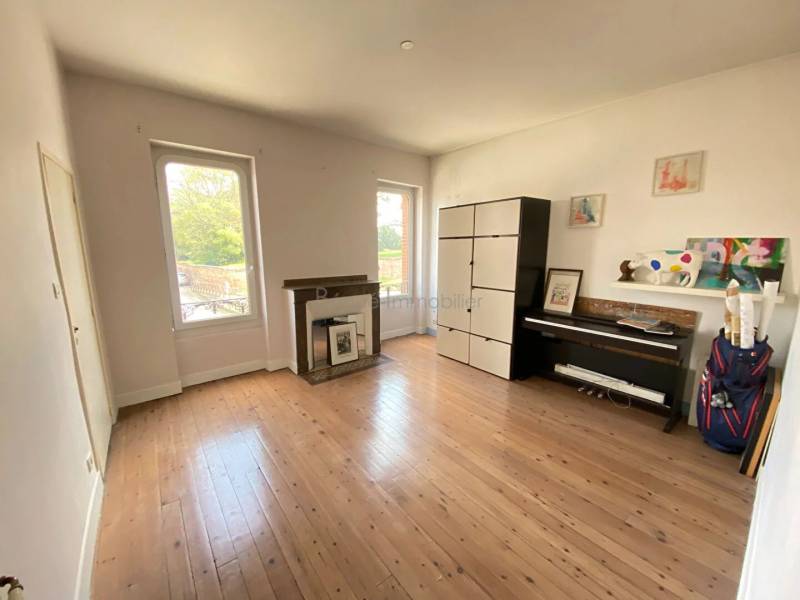 Pibrac ouest Toulouse. Magnifique maison de village rénovée avec gout alliant le charme de l'ancien et le confort de la modernité. Ouest Toulouse Occitanie Haute Garonne