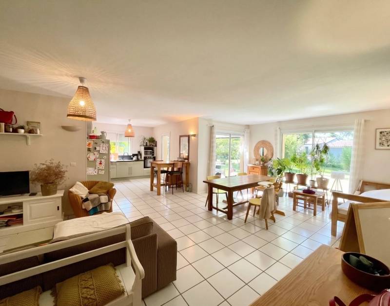 Coquette maison de plain pied grand terrain au calme absolu