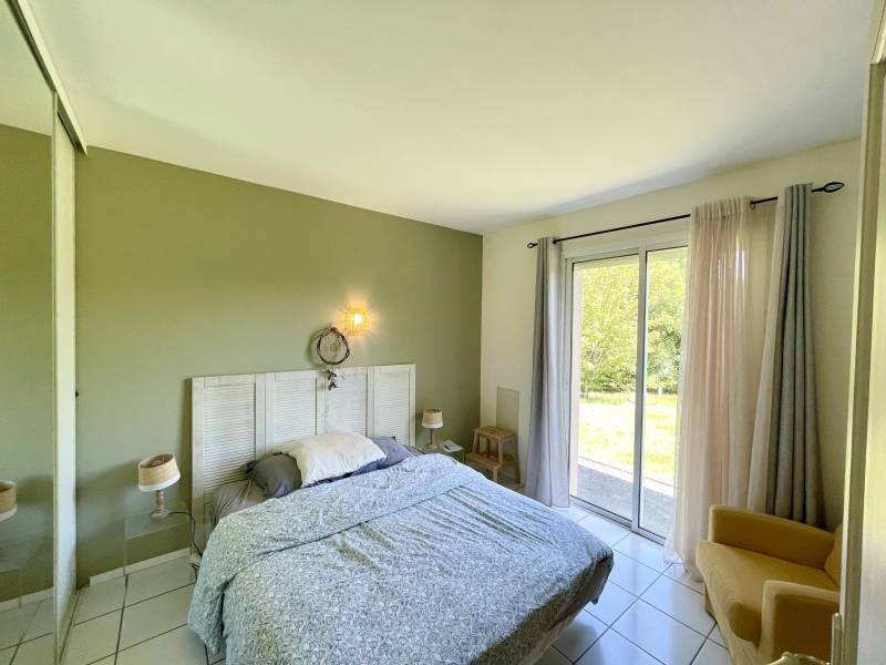 Coquette maison de plain pied grand terrain au calme absolu