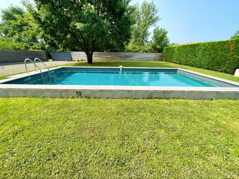 Contemporaine, beaux volumes et calme assuré