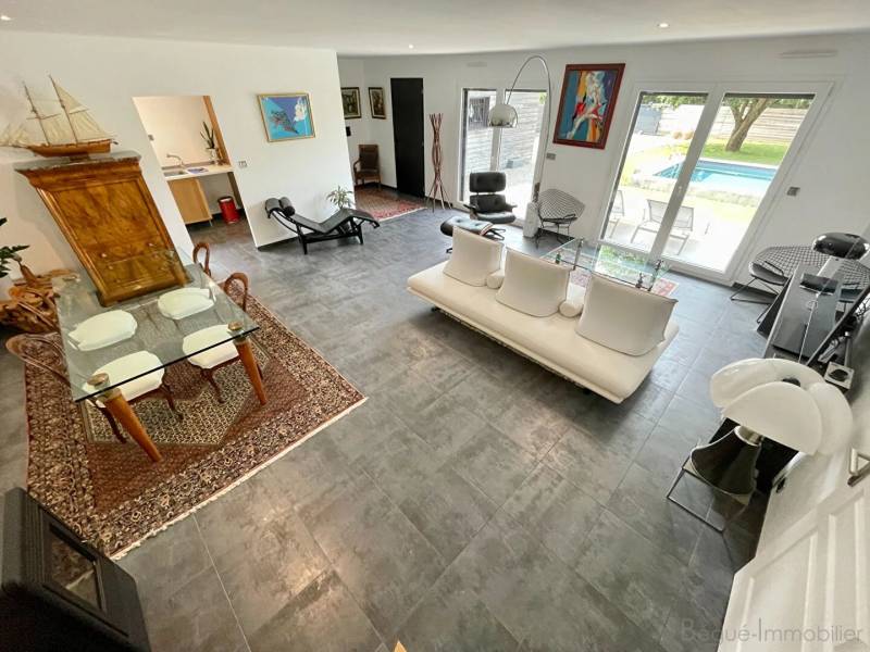 Contemporaine, beaux volumes et calme assuré