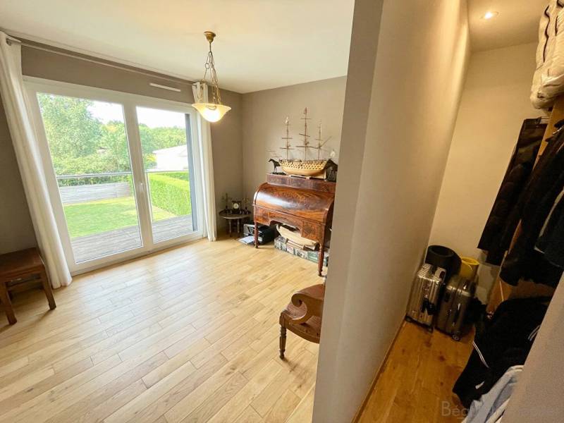 Contemporaine, beaux volumes et calme assuré