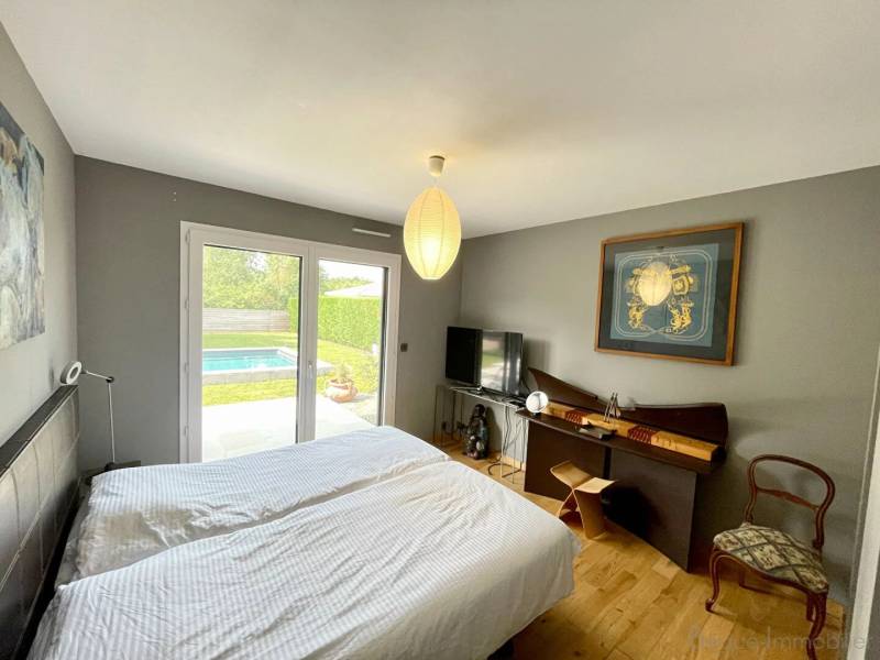 Contemporaine, beaux volumes et calme assuré