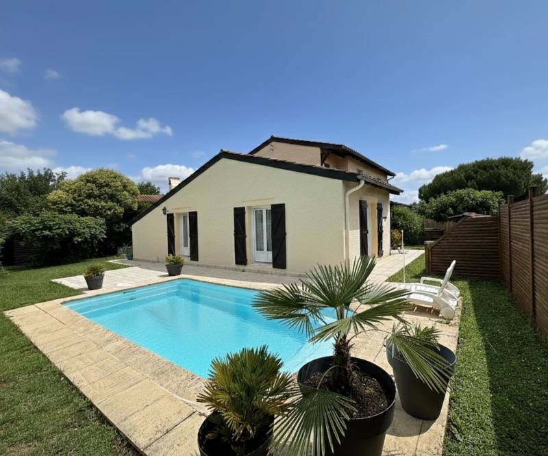 Pibrac hyper centre maison familiale idéalement située  sur belle parcelle arborée piscine et spa