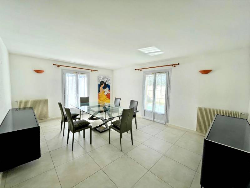 Pibrac hyper centre maison familiale idéalement située  sur belle parcelle arborée piscine et spa