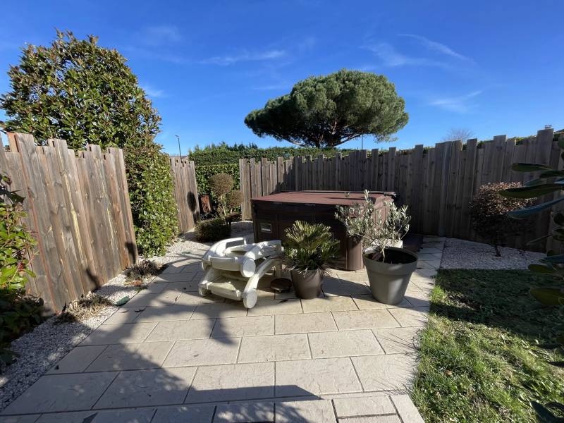 Pibrac hyper centre maison familiale idéalement située  sur belle parcelle arborée piscine et spa