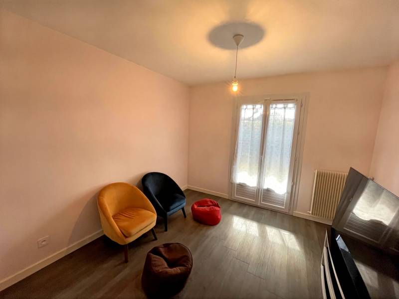 Pibrac hyper centre maison familiale idéalement située  sur belle parcelle arborée piscine et spa