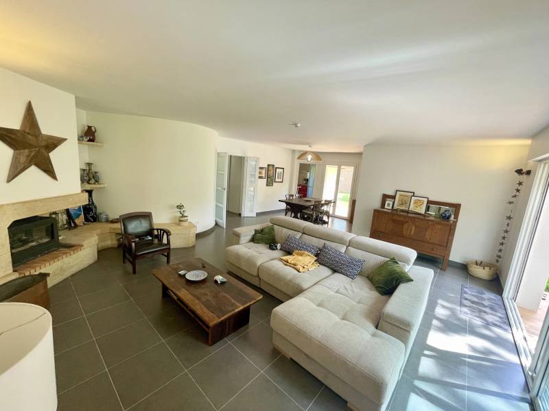 Exclusivite emplacement de choix maison d'architecte T5 Pibrac centre sur beau jardin de 1500 m² sans vis à vis.