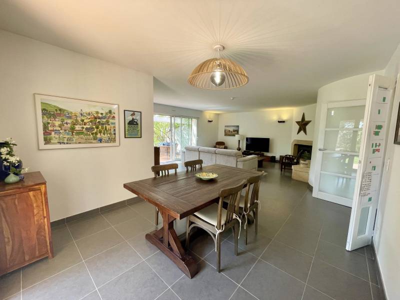 Exclusivite emplacement de choix maison d'architecte T5 Pibrac centre sur beau jardin de 1500 m² sans vis à vis.