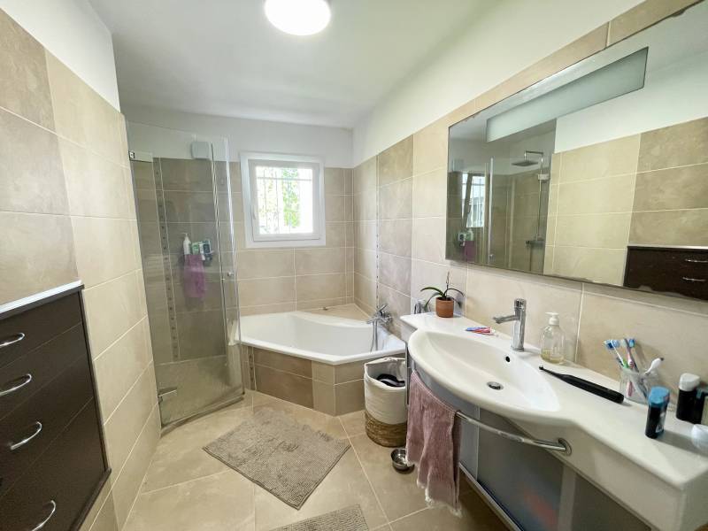 Exclusivite emplacement de choix maison d'architecte T5 Pibrac centre sur beau jardin de 1500 m² sans vis à vis.