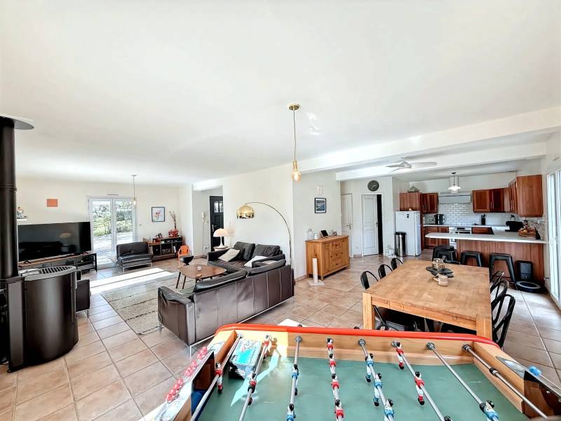 grand salon salle a manger lumineux 