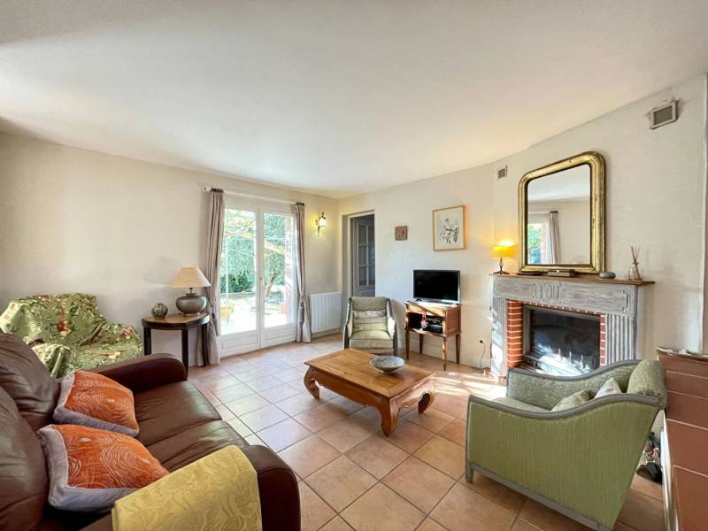 Belle maison avec du cachet, des volumes et un superbe jardin avec piscine