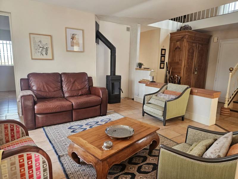 Montaigut sur Save proche Blagnac Belle maison avec du cachet, des volumes et un superbe jardin avec piscine