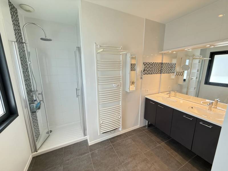 Belle maison d'architecte de 230 m² sur parcelle de 1000 m² avec piscine