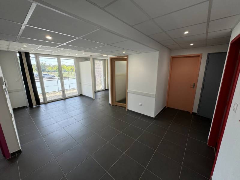  Bureau moderne ou appartement T4