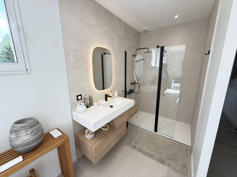 Brax proche Pibrac Maison Contemporaine lumineuse avec piscine sur  un terrain de