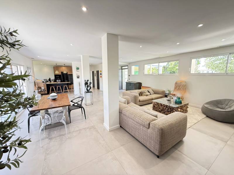 Brax proche Pibrac Maison Contemporaine lumineuse avec piscine sur  un terrain de