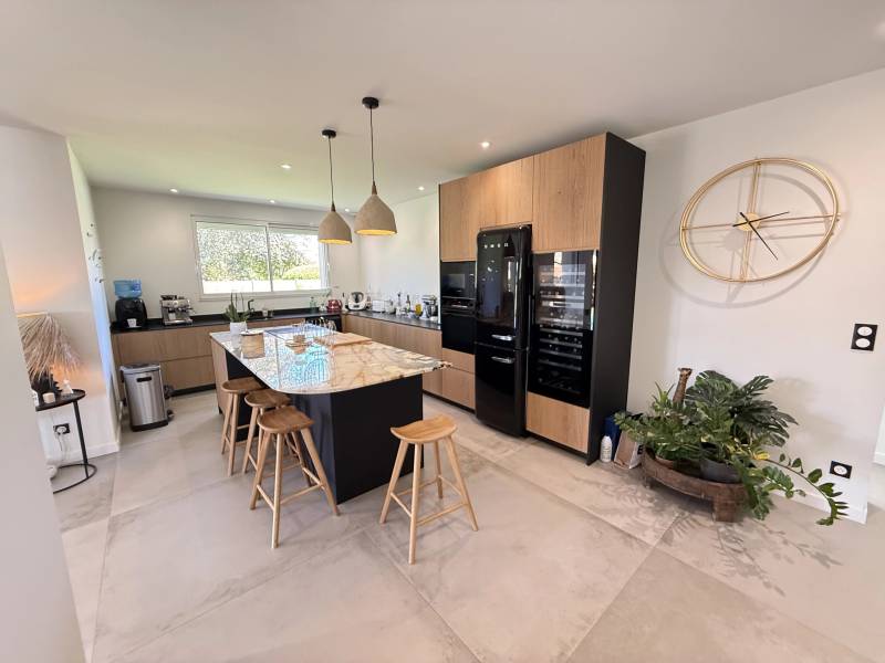 Brax proche Pibrac Maison Contemporaine lumineuse avec piscine sur  un terrain de