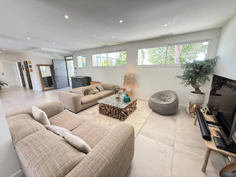 Brax proche Pibrac Maison Contemporaine lumineuse avec piscine sur  un terrain de