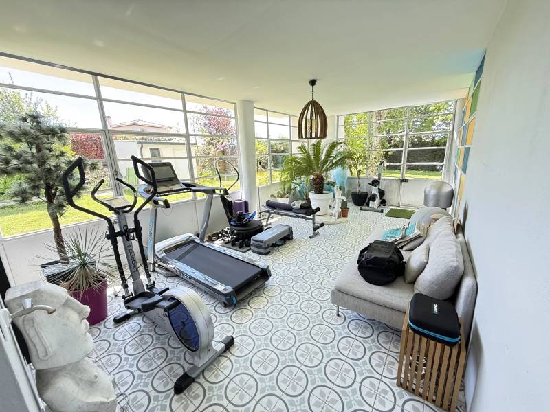 Brax proche Pibrac Maison Contemporaine lumineuse avec piscine sur  un terrain de