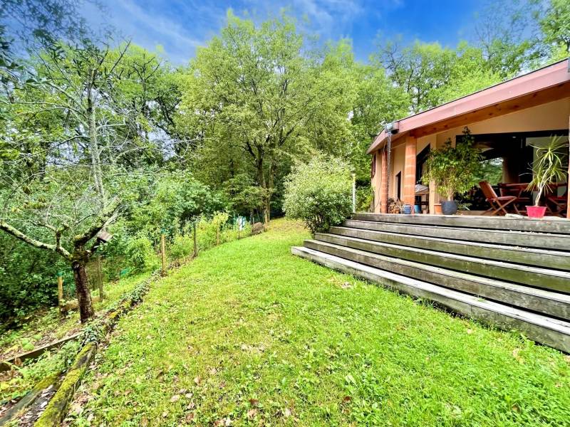 au fond d'une impasse à l'abri des regards