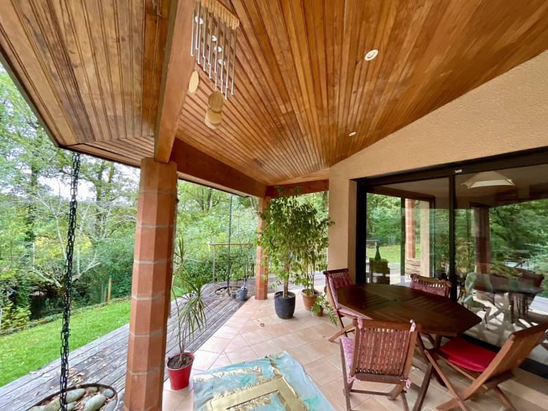 terrasse sur ecrin de verdure